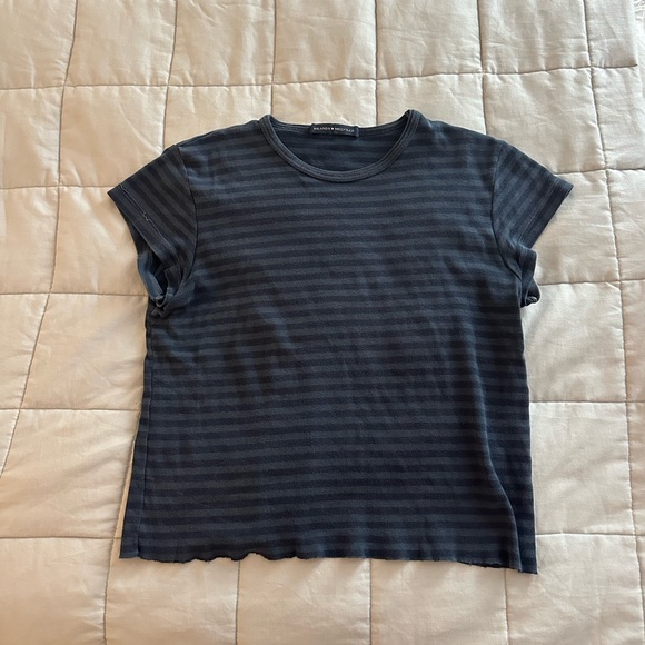 Brandy Melville cropped tee - Picture 2 of 3